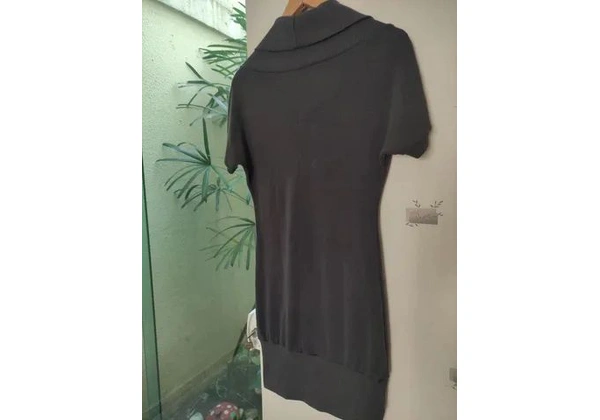VESTLEGGING poliamida Tam P (42) 50, 00<br>Linha fina cinza <br>Altura 78cm