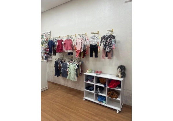 Fundo de loja Roupas infantis - Várias peças novas!