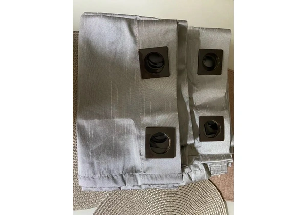 Cortinas para sala tamanho 2, 40 por 1, 70 cor cinza R$80, 00