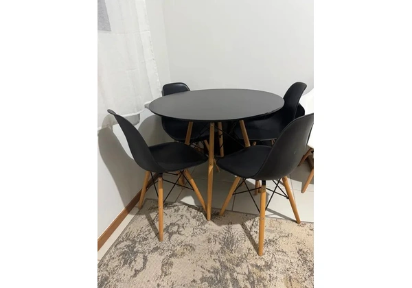 Kit mesa e 4 cadeiras eames