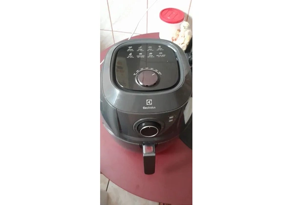 Air Fryer Electrolux 5L 220v seminova