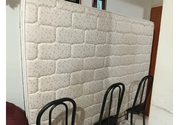Cama mola casal Phanton Bonnel semi-novíssimo