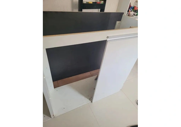 Armário ilha branco 4 prateleiras.