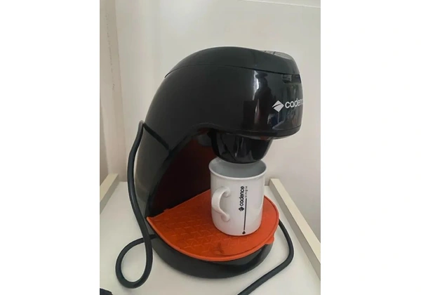 Cafeteira Cadence usada