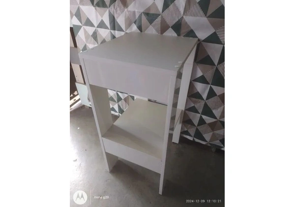 Mesa vazada para gelagua