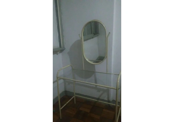 Penteadeira com espelho oval