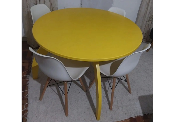 Mesa grande amarela