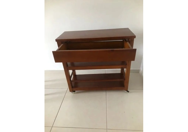 Rack de Madeira com Gaveta e Prateleiras