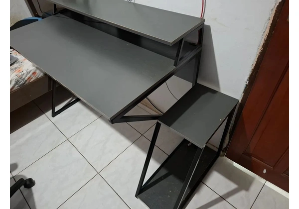 Mesa para computador, vídeo game e/ou notebook