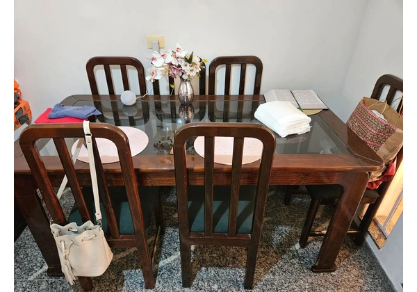 Mesa de vidro com 6 lugares