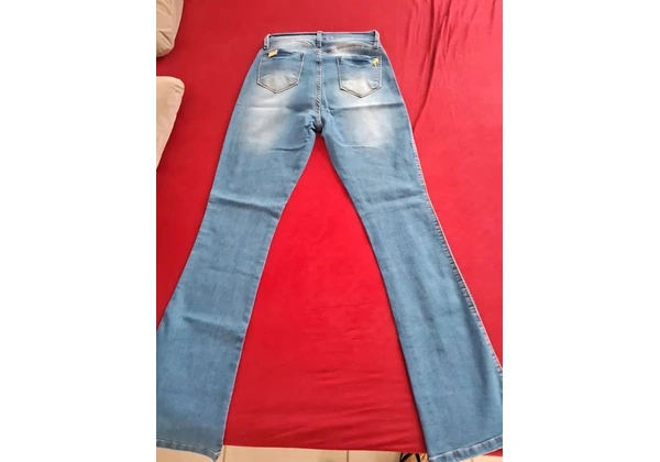 Vendo 2 calças jeans por 50, 00