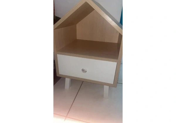 Criado mudo modelo casinha