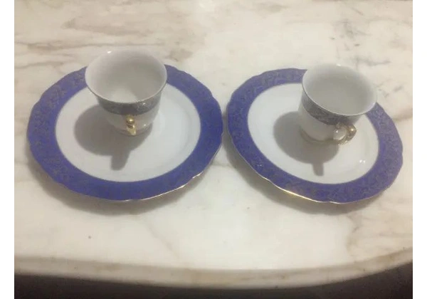 Jogo com 2 xícaras e 2 pratos de café, deslumbrantes !!!