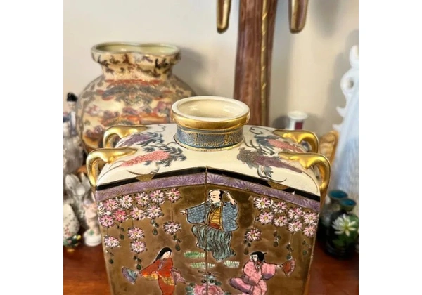 Vaso caixa em porcelana oriental