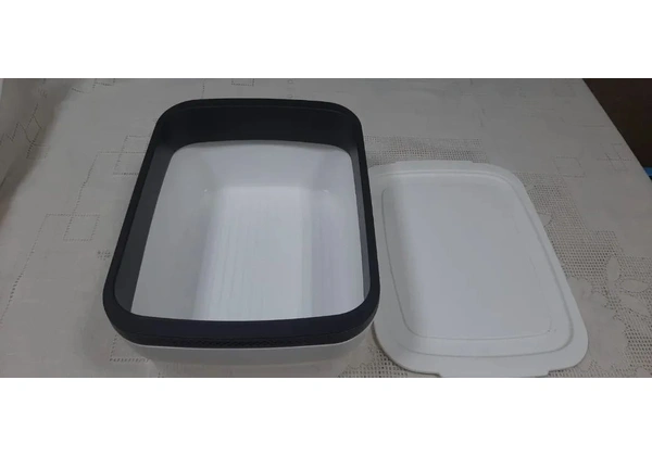 Caixa organizadora, marca Tupperware, em perfeito estado. R$ 120, 00.