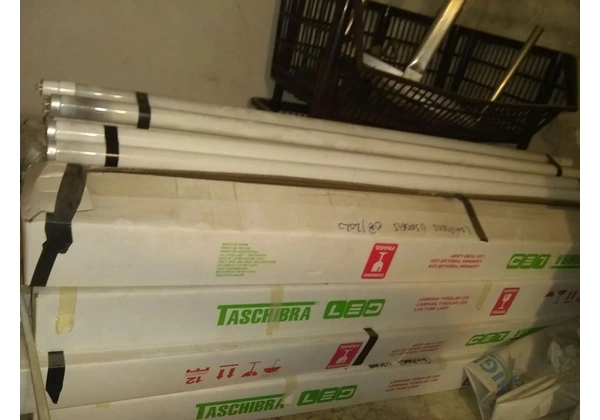80 lâmpadas fluorescentes OSRAW 40w medida 1, 20 m com reatores normal