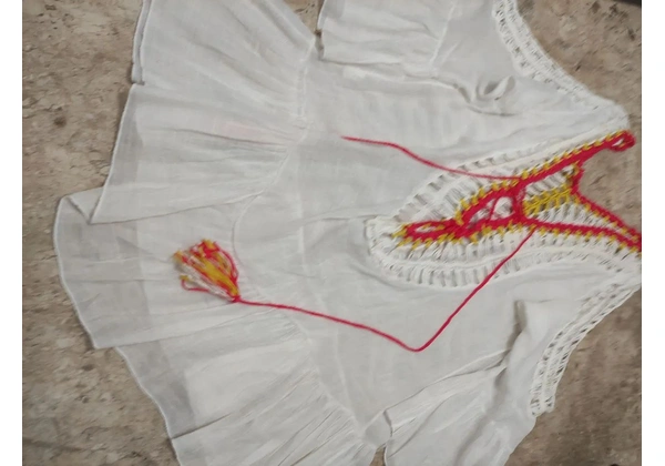 Saída de praia Tam G (44-46) 55, 00<br>ALTURA 91CM<br>LARGURA 63CM<br>MANGA FLARE