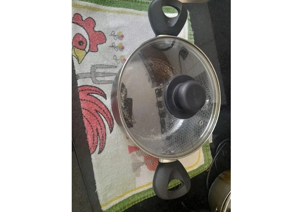Panela com tampo de vidro