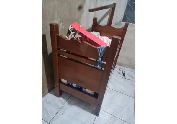 Berço todo em mogno