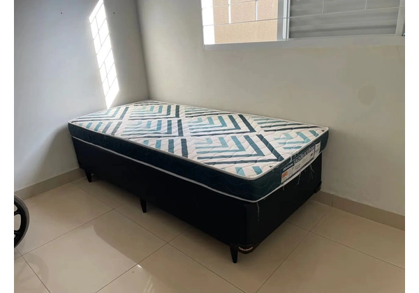 Base de cama Box solteiro e colchão
