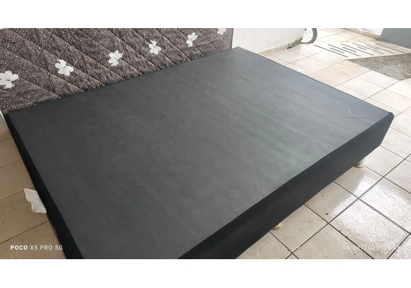 Cama de casal base c/ colchão Entrego
