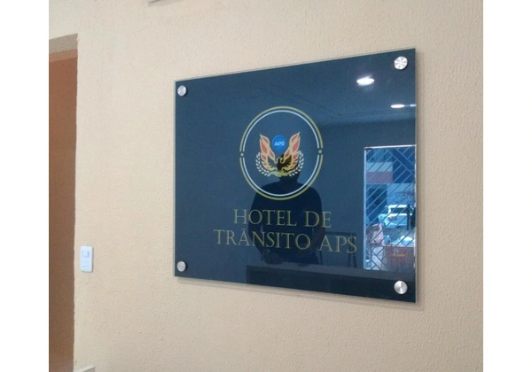 Placa de fachada de loja