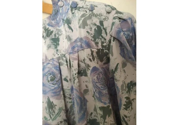 YESSICA CITY BLUSA Tam 48 45, 00<br>Não amassa<br>Altura 68cm<br>Largura 78cm<br>