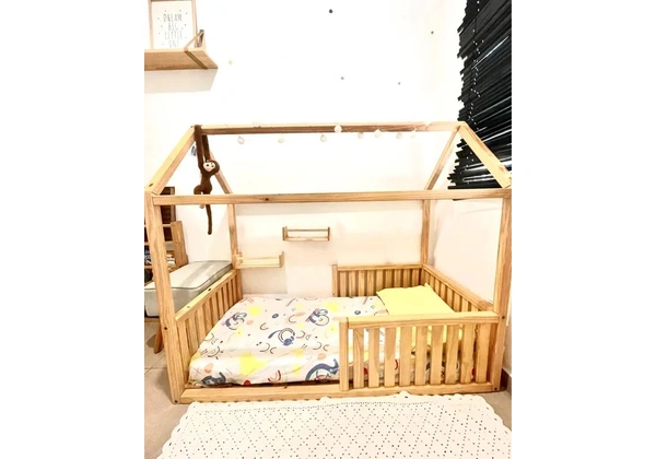 Cama infantil montessoriana