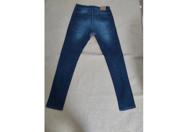 3 calças Jeans.