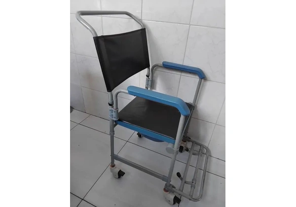 Cadeira Higiênica OPORTUNIDADE