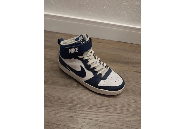 Tênis Nike azul e branco