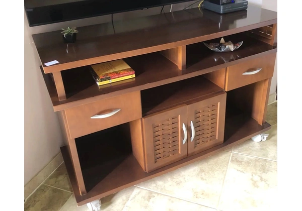 Rack de Tv com 2 gaveta, 2 portas e nichos