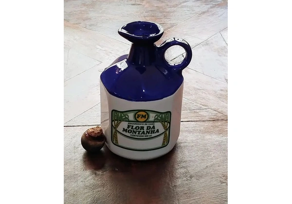 Colecionismo - Garrafa de porcelana vazia - 20 cm