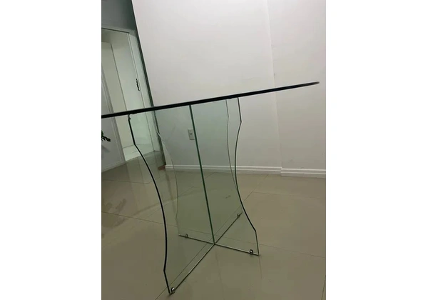 Mesa toda em vidro