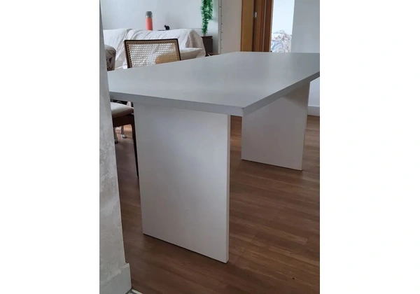 Mesa nova de 4 a 6 lugares