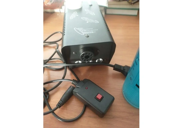 Vende-se maquina de fumaça nova. usada apenas uma vez