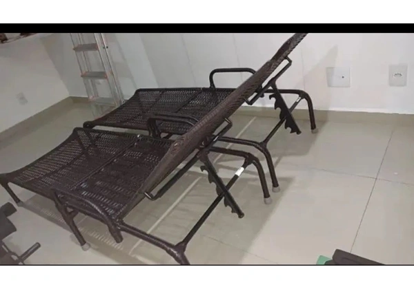 2 cadeiras e 1 mesa . NÃO ACEITO OFERTA OU TROCA!