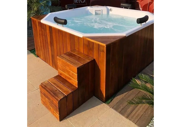Spa 8 lugares com Deck Madeia super completo (Jacuzzi, banheiras e ofurô )
