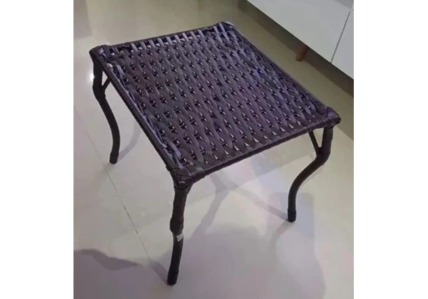 2 cadeiras e 1 mesa . NÃO ACEITO OFERTA OU TROCA!