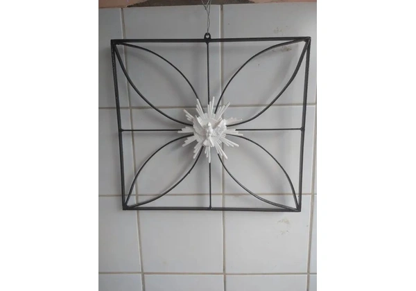 Quadro de ferro arabesco santo espírito