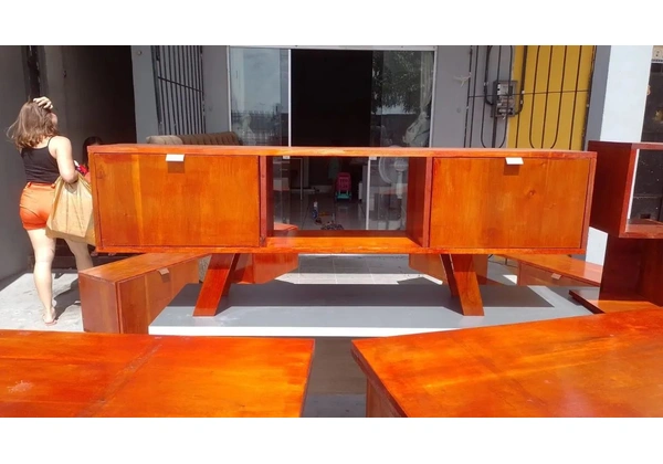 Rack em madeira de CEDRO. Nunca se acaba . Lindo de mais R$ 450.00 zap *09