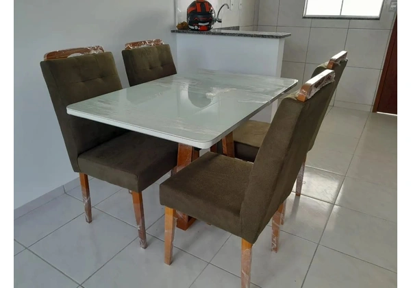 Mesa de jantar laqueada