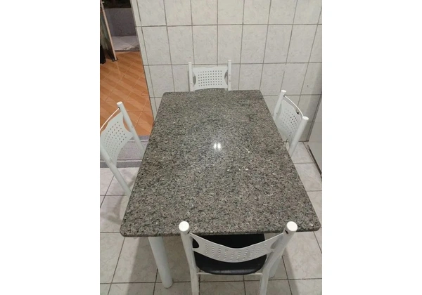 Mesa tampo de granito 4 cadeiras