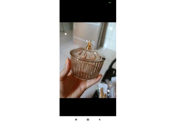 Açucareiro de acrílico acompanha uma colher de aço inoxidável dourado