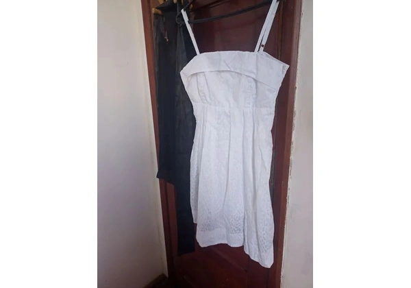 Vestido branco em ótimo estado de conservação