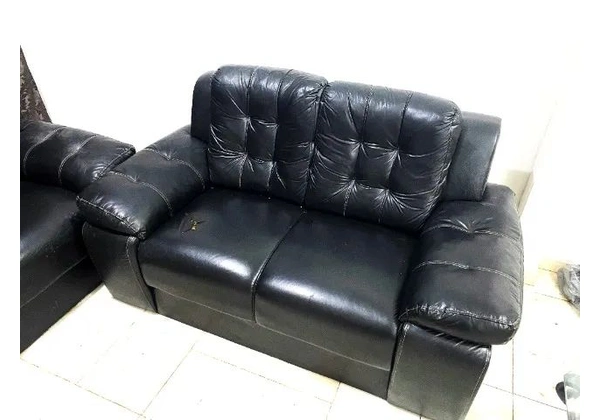 Conjunto de Sofás de 2 e 3 Lugares em Corino Preto