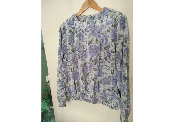 YESSICA CITY BLUSA Tam 48 45, 00<br>Não amassa<br>Altura 68cm<br>Largura 78cm<br>
