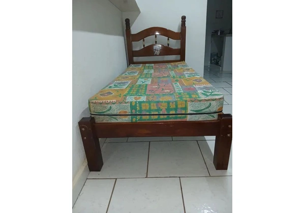 Cama de solteiro com colchão