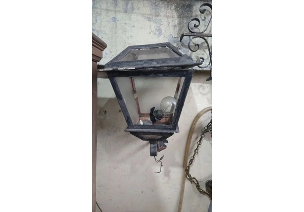 Luminária de parede externa em ferro