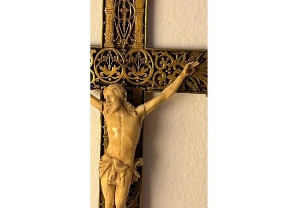 Crucifixo antigo - Marfim e Bronze